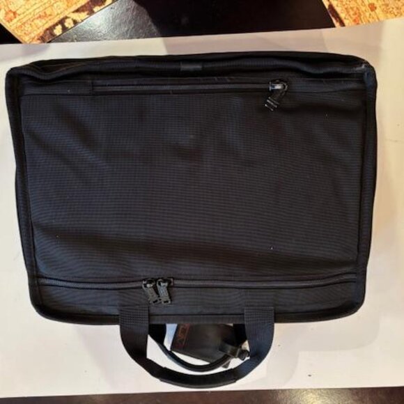 TUMI - Executive expandable Laptop Briefcase - Picture 2 of 7